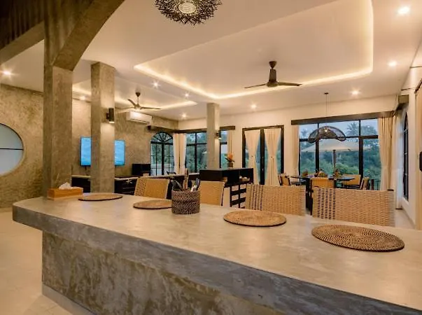 Ginas Heritage With View Of Jungle *
